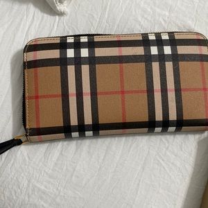 Authentic Vintage Burberry zip around wallet.